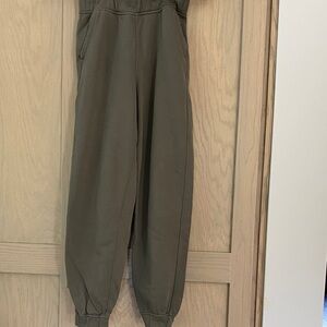 lululemon high rise jogger 28”Size 2